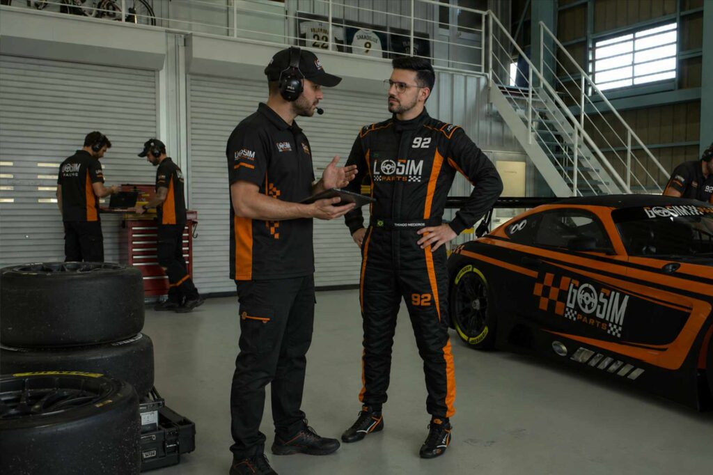 Thiago Medeiros chega ao Super GT3 representando a GoSim Parts em período de experiência, conectando automobilismo real, sim racing e a nova fase profissional da Super GT Brasil.